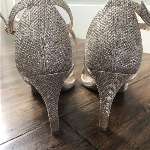 Dream pairs gold glittery heels - Picture 5 of 5